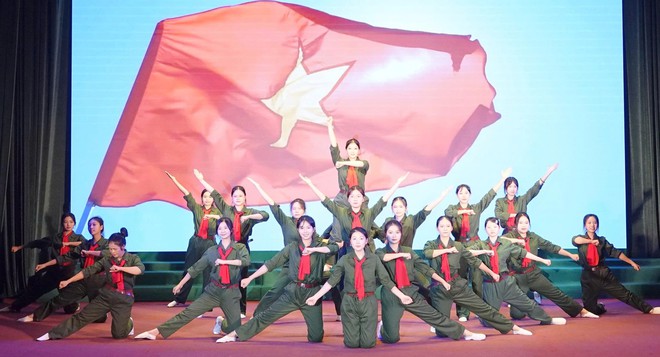 Tôn vinh vẻ đẹp của phụ nữ Học viện Quân y trong liên hoan dân vũ thể thao - Ảnh 3.