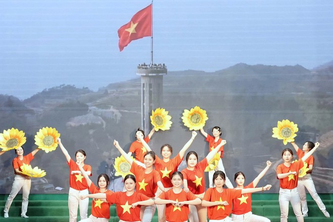 Tôn vinh vẻ đẹp của phụ nữ Học viện Quân y trong liên hoan dân vũ thể thao - Ảnh 5.
