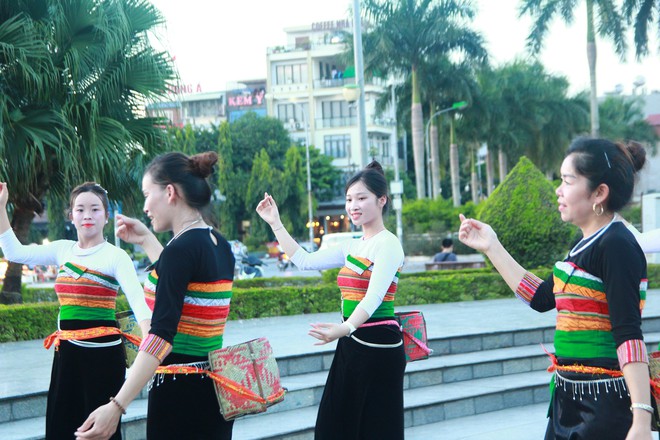 Trao truyền văn hóa Thái để những làn điệu không mai một - Ảnh 2.