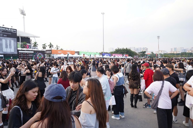 Fan BigBang biến sân Mỹ Đình thành sàn diễn thời trang trước giờ concert- Ảnh 7.