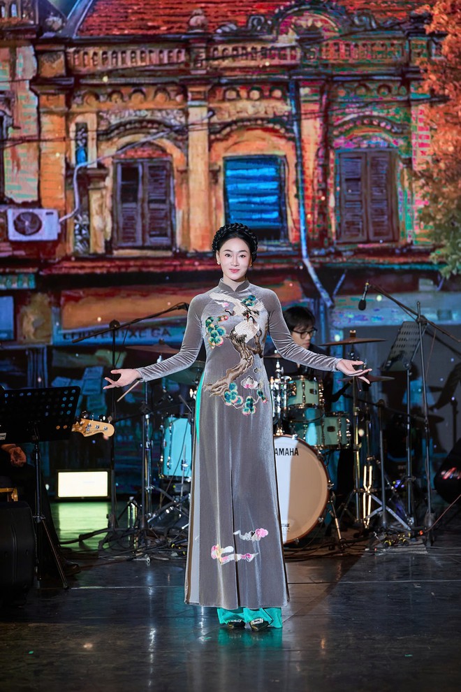 Độc đáo chương trình nghệ thuật Thi và Ca "Hà Nội, yêu và nhớ"- Ảnh 1.