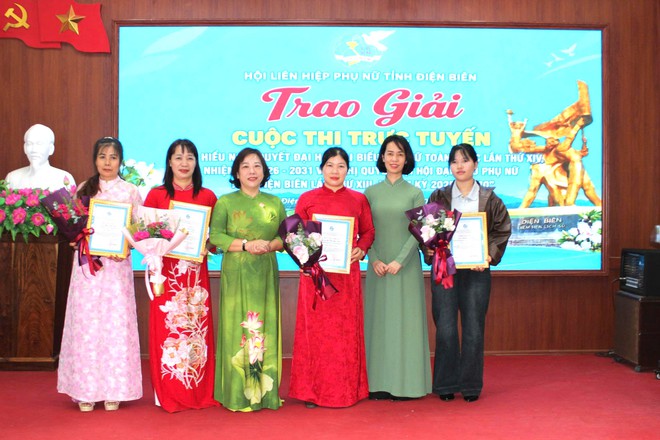 Điện Biên: Trao giải cuộc thi trực tuyến "Tìm hiểu nghị quyết Đại hội đại biểu phụ nữ các cấp"- Ảnh 4.