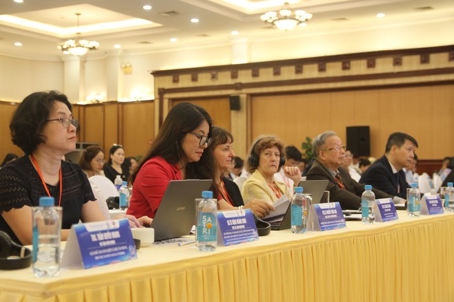 Bảo vệ sức khỏe tâm thần phụ nữ, trẻ em trước những rủi ro của thế giới số- Ảnh 1.