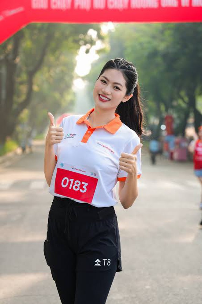 Hoa khôi Vũ Hương Giang: Chạy bộ là "liệu pháp vàng" sau sinh - Ảnh 1.
