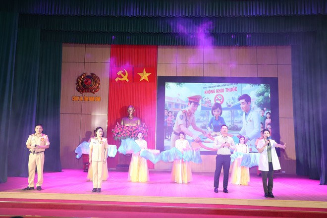 Ninh Bình: Chung tay bảo vệ gia đình trước tác hại của khói thuốc - Ảnh 3.
