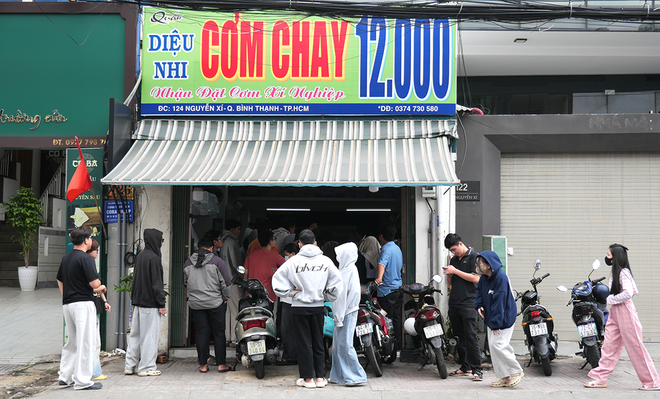 TPHCM: Các dịch vụ chay quá tải trong ngày Rằm tháng Giêng- Ảnh 5.