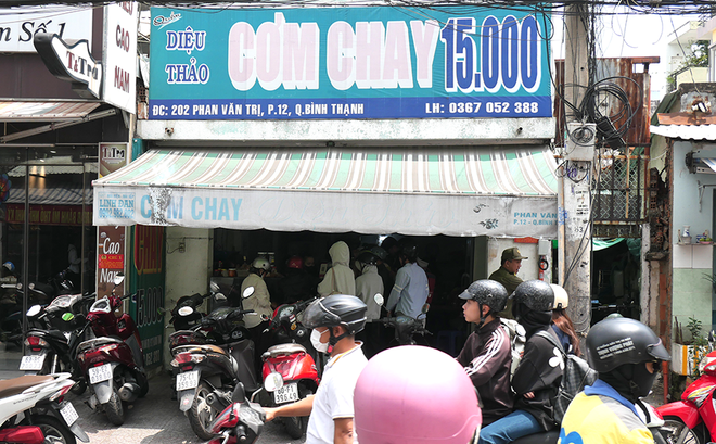 TPHCM: Các dịch vụ chay quá tải trong ngày Rằm tháng Giêng- Ảnh 7.