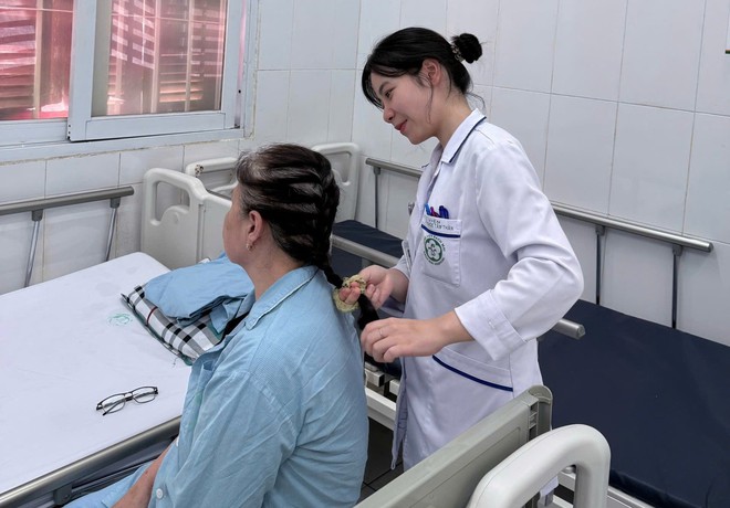 Ngày Điều dưỡng Thế giới 12/5: Những “liều thuốc” giúp người bệnh tìm lại niềm tin - Ảnh 2.