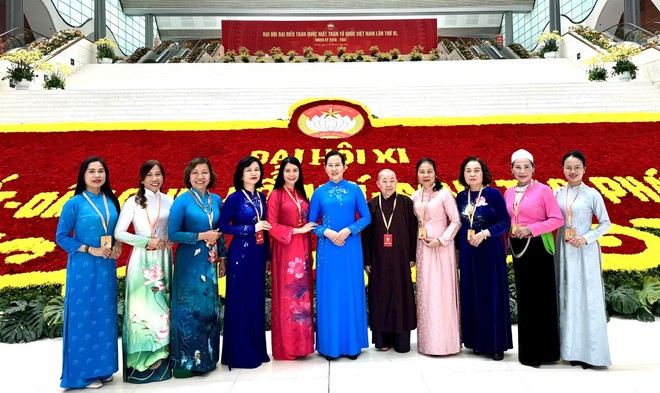Nữ sinh viên dân tộc Tày Nữ sinh viên dân tộc Tày