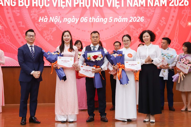 Nữ sinh viên dân tộc Tày Nữ sinh viên dân tộc Tày
