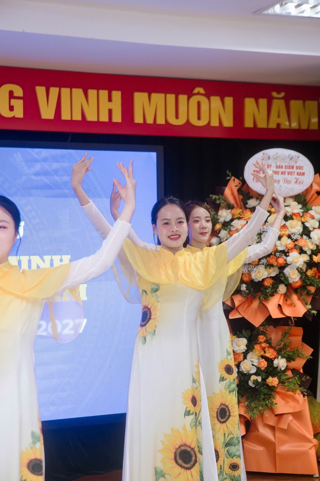 Nữ sinh viên dân tộc Tày Nữ sinh viên dân tộc Tày