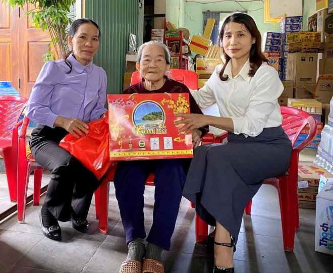 Quảng Ngãi: Ấm áp chương trình đồng hành cùng phụ nữ và trẻ em khó khăn - Ảnh 2.