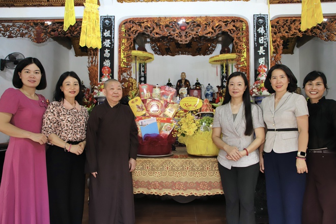 Phó Chủ tịch Hội LHPN Việt Nam Nguyễn Thị Thu Hiền chúc mừng Đại lễ Phật đản- Ảnh 7.