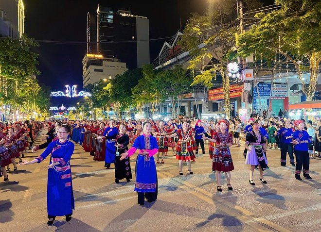 Cao Bằng: Đồng diễn dân vũ chào mừng Đại hội Phụ nữ toàn quốc lần thứ XIV- Ảnh 6.