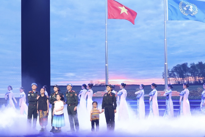 Trao 25 Giải thưởng "Phụ nữ Công an tiêu biểu" và biểu dương 68 "Nữ Công an cơ sở xuất sắc"- Ảnh 11.