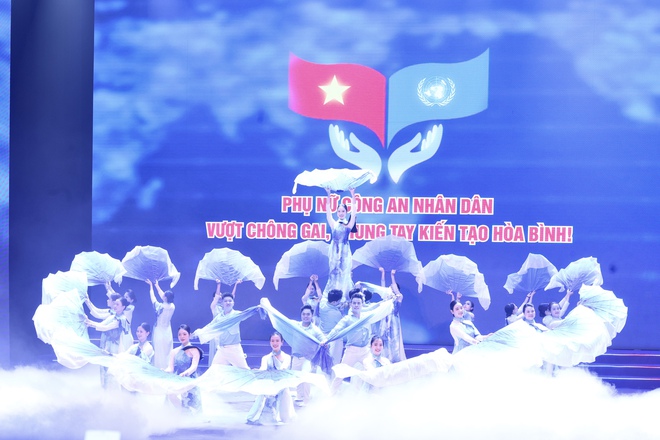 Trao 25 Giải thưởng "Phụ nữ Công an tiêu biểu" và biểu dương 68 "Nữ Công an cơ sở xuất sắc"- Ảnh 9.