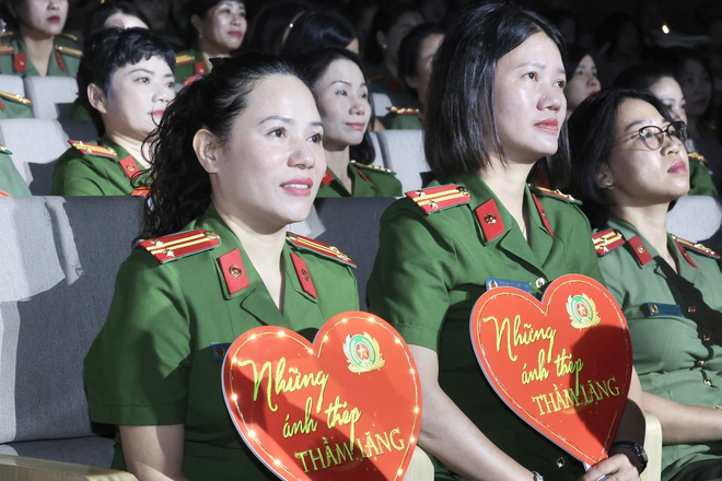 Trao 25 Giải thưởng "Phụ nữ Công an tiêu biểu" và biểu dương 68 "Nữ Công an cơ sở xuất sắc"- Ảnh 4.