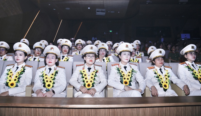 Trao 25 Giải thưởng "Phụ nữ Công an tiêu biểu" và biểu dương 68 "Nữ Công an cơ sở xuất sắc"- Ảnh 5.