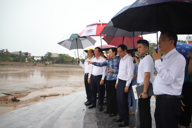 Chủ tịch Hội LHPN Việt Nam Lê Thị Thủy dâng hương tại Bến tàu không số K15, Hải Phòng- Ảnh 4.