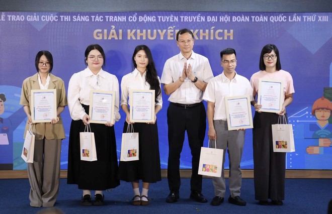 15 tác phẩm đoạt giải Sáng tác tranh cổ động, tuyên truyền Đại hội Đoàn toàn quốc XIII- Ảnh 3.