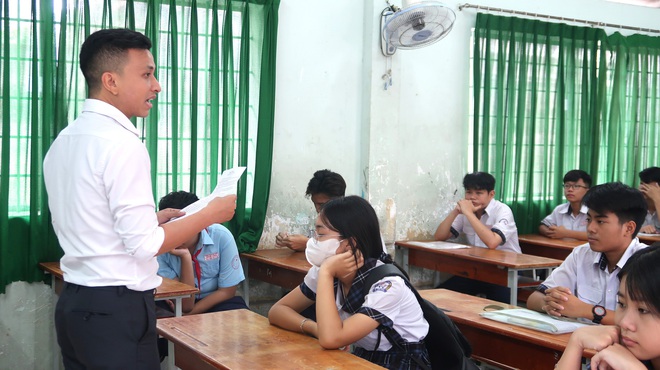 Hơn 150.000 học sinh tại TPHCM làm thủ tục thi vào lớp 10- Ảnh 11. Hơn 150.000 học sinh tại TPHCM làm thủ tục thi vào lớp 10- Ảnh 11.