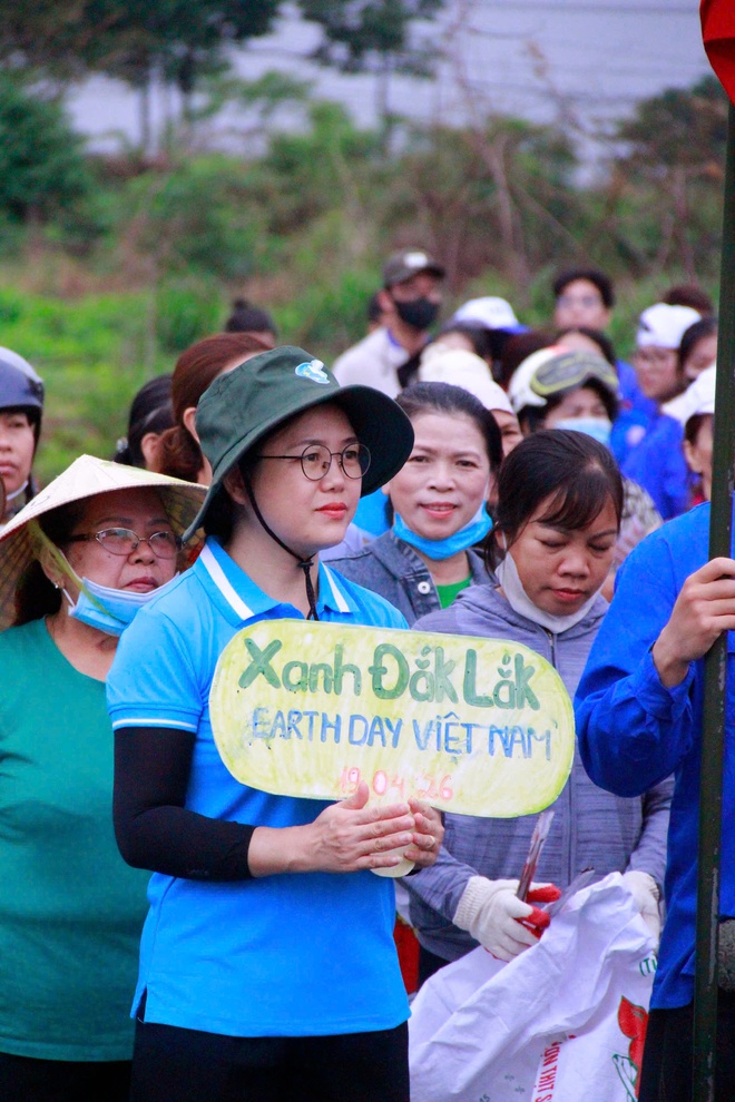 Phụ nữ Đắk Lắk hưởng ứng Chiến dịch "Chủ nhật Xanh" 2026- Ảnh 5. Phụ nữ Đắk Lắk hưởng ứng Chiến dịch "Chủ nhật Xanh" 2026- Ảnh 5.
