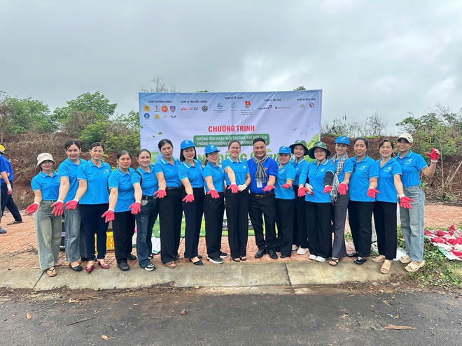 Phụ nữ Đắk Lắk hưởng ứng Chiến dịch "Chủ nhật Xanh" 2026- Ảnh 4. Phụ nữ Đắk Lắk hưởng ứng Chiến dịch "Chủ nhật Xanh" 2026- Ảnh 4.