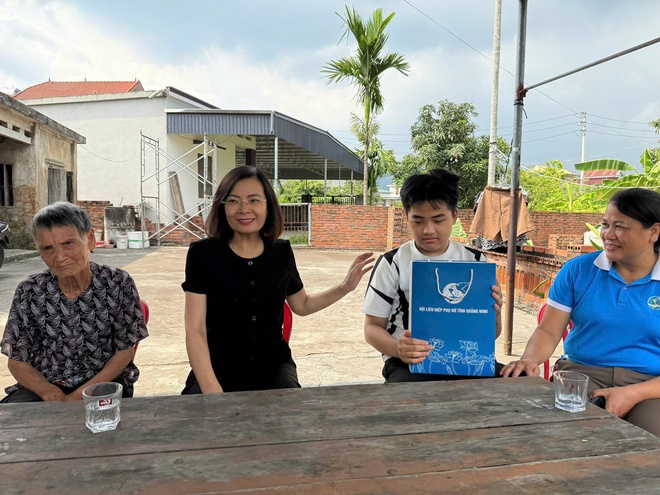 Hội LHPN tỉnh Quảng Ninh tặng quà trẻ em nhân Ngày Quốc tế thiếu nhi 1/6- Ảnh 2. Hội LHPN tỉnh Quảng Ninh tặng quà trẻ em nhân Ngày Quốc tế thiếu nhi 1/6- Ảnh 2.