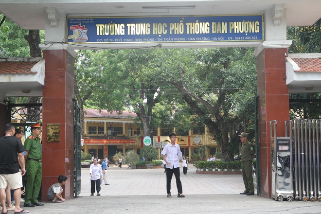 Thi vào lớp 10 ở Hà Nội: Đề Toán vừa sức, phần lớn học sinh có thể đạt từ 7 điểm trở lên- Ảnh 1.