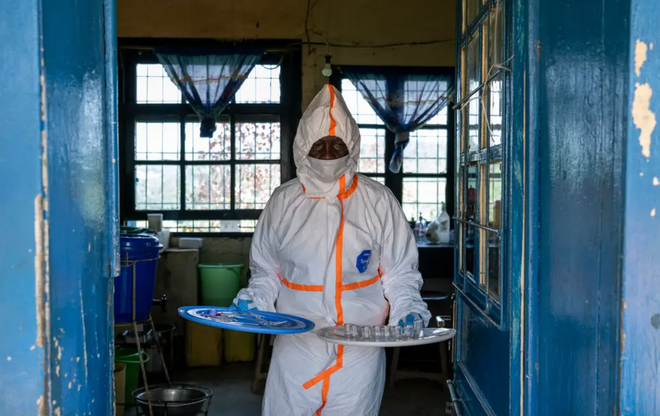 Nguy cơ "vỡ trận" dịch Ebola tại Congo- Ảnh 2. Nguy cơ "vỡ trận" dịch Ebola tại Congo- Ảnh 2.