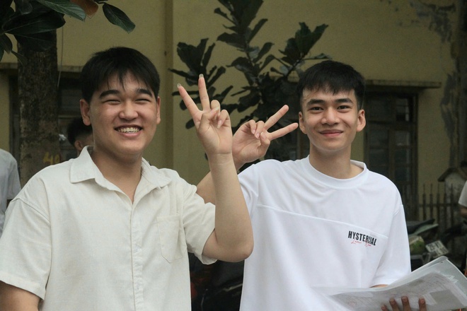 Sáng nay, hơn 1,2 triệu thí sinh bước vào môn đầu tiên kỳ thi tốt nghiệp THPT năm 2026- Ảnh 3. Sáng nay, hơn 1,2 triệu thí sinh bước vào môn đầu tiên kỳ thi tốt nghiệp THPT năm 2026- Ảnh 3.