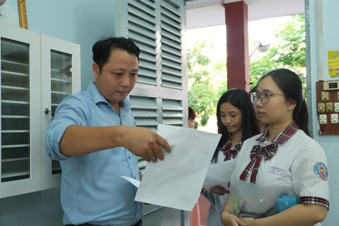 Thi tốt nghiệp THPT 2026: Thí sinh kỳ vọng chủ đề về AI, tuổi trẻ vào đề môn Ngữ văn- Ảnh 8.