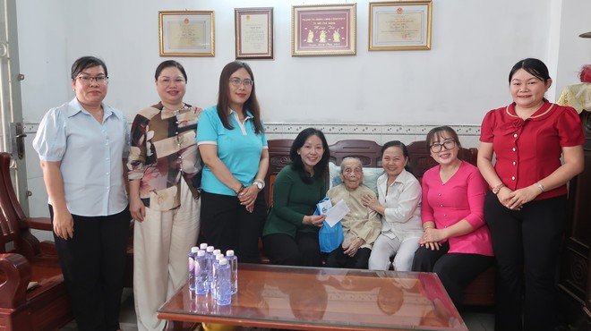 Hội LHPN TPHCM tổ chức chuỗi hoạt động tri ân nhân dịp Đại hội đại biểu Phụ nữ toàn quốc XIV- Ảnh 5. Hội LHPN TPHCM tổ chức chuỗi hoạt động tri ân nhân dịp Đại hội đại biểu Phụ nữ toàn quốc XIV- Ảnh 5.
