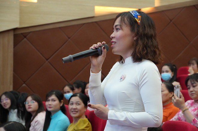 TPHCM: Hơn 300 phụ nữ phường Tân Đông Hiệp rèn luyện phong thái tự tin chào mừng Đại hội- Ảnh 3.