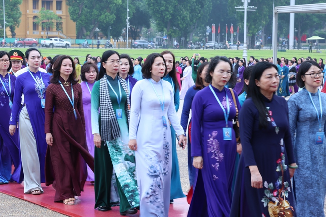 Đoàn Đại biểu dự Đại hội Phụ nữ toàn quốc lần thứ XIV vào Lăng viếng Chủ tịch Hồ Chí Minh- Ảnh 3. Đoàn Đại biểu dự Đại hội Phụ nữ toàn quốc lần thứ XIV vào Lăng viếng Chủ tịch Hồ Chí Minh - Ảnh 3.