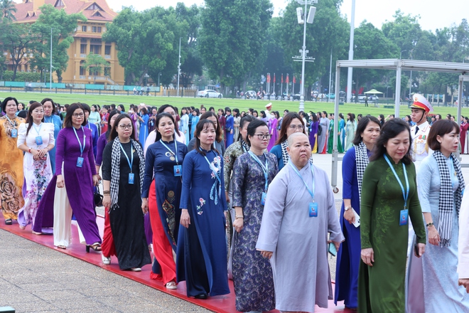 Đoàn Đại biểu dự Đại hội Phụ nữ toàn quốc lần thứ XIV vào Lăng viếng Chủ tịch Hồ Chí Minh- Ảnh 8. Đoàn Đại biểu dự Đại hội Phụ nữ toàn quốc lần thứ XIV vào Lăng viếng Chủ tịch Hồ Chí Minh - Ảnh 8.