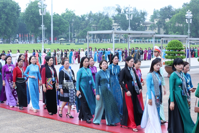 Đoàn Đại biểu dự Đại hội Phụ nữ toàn quốc lần thứ XIV vào Lăng viếng Chủ tịch Hồ Chí Minh- Ảnh 9. Đoàn Đại biểu dự Đại hội Phụ nữ toàn quốc lần thứ XIV vào Lăng viếng Chủ tịch Hồ Chí Minh - Ảnh 9.