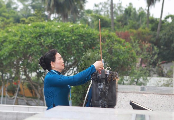 Đoàn Đại biểu dự Đại hội Phụ nữ toàn quốc lần thứ XIV vào Lăng viếng Chủ tịch Hồ Chí Minh- Ảnh 14. Đoàn Đại biểu dự Đại hội Phụ nữ toàn quốc lần thứ XIV vào Lăng viếng Chủ tịch Hồ Chí Minh - Ảnh 14.