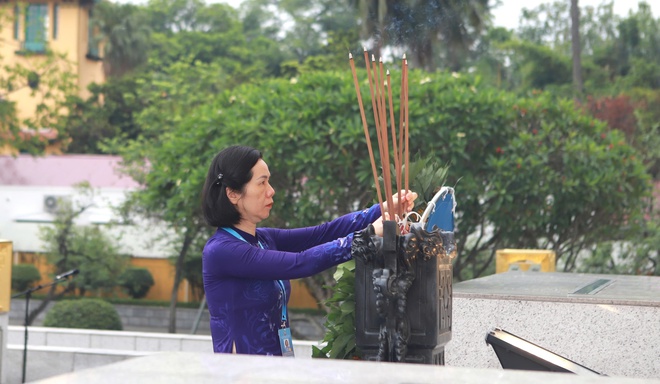 Đoàn Đại biểu dự Đại hội Phụ nữ toàn quốc lần thứ XIV vào Lăng viếng Chủ tịch Hồ Chí Minh- Ảnh 16. Đoàn Đại biểu dự Đại hội Phụ nữ toàn quốc lần thứ XIV vào Lăng viếng Chủ tịch Hồ Chí Minh - Ảnh 16.