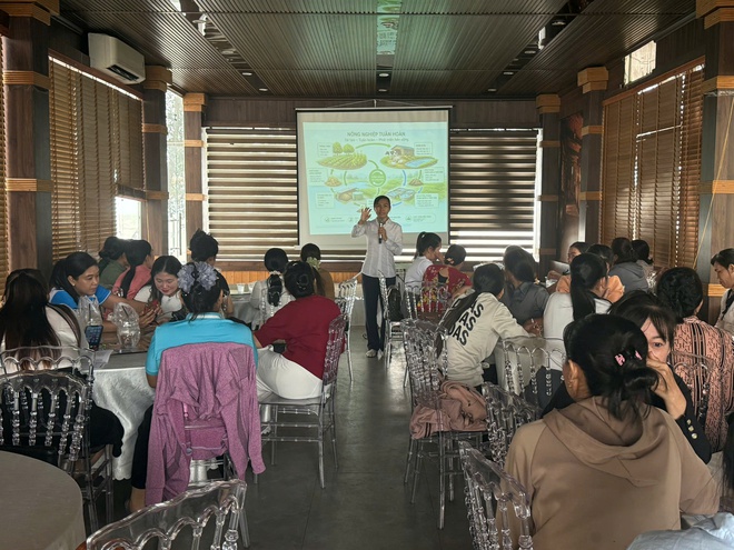 Tập huấn ứng dụng AI và nâng cao năng lực quản lý vốn vay cho cán bộ Hội, phụ nữ tỉnh An Giang- Ảnh 2.