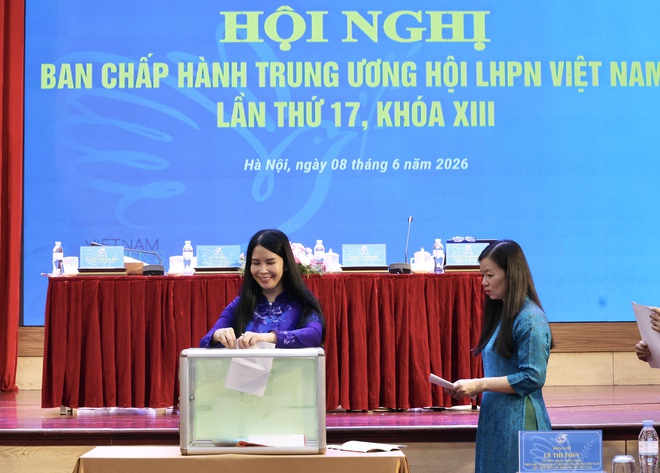 Những hình ảnh đẹp tại Hội nghị lần thứ 17 Ban Chấp hành TƯ Hội LHPN Việt Nam khóa XIII- Ảnh 12. Những hình ảnh đẹp tại Hội nghị lần thứ 17 Ban Chấp hành TƯ Hội LHPN Việt Nam khóa XIII- Ảnh 12.