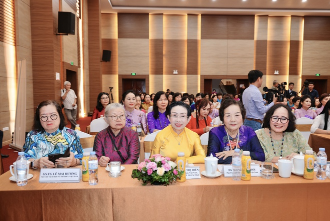 Tôn vinh đóng góp và khát vọng cống hiến của những nữ trí thức Việt Nam tiêu biểu- Ảnh 4. Tôn vinh đóng góp và khát vọng cống hiến của những nữ trí thức Việt Nam tiêu biểu- Ảnh 4.