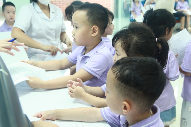 Hà Nội ngày đầu tiên khám sức khỏe miễn phí toàn dân- Ảnh 3.
