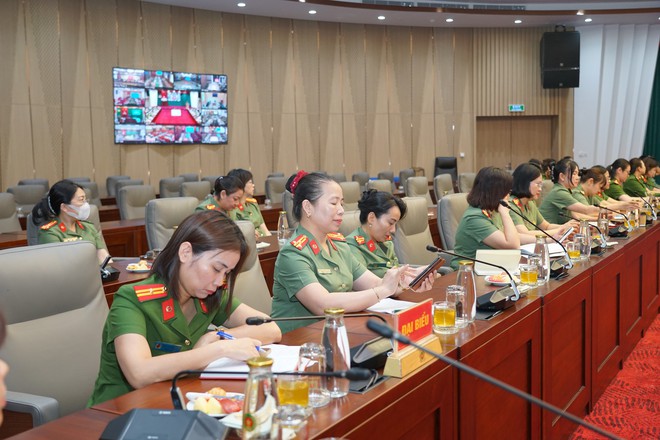 Nhiều hoạt động nổi bật, có ý nghĩa chính trị, xã hội sâu sắc trong phụ nữ Công an nhân dân - Ảnh 4.