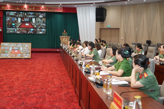 Nhiều hoạt động nổi bật, có ý nghĩa chính trị, xã hội sâu sắc trong phụ nữ Công an nhân dân - Ảnh 5.
