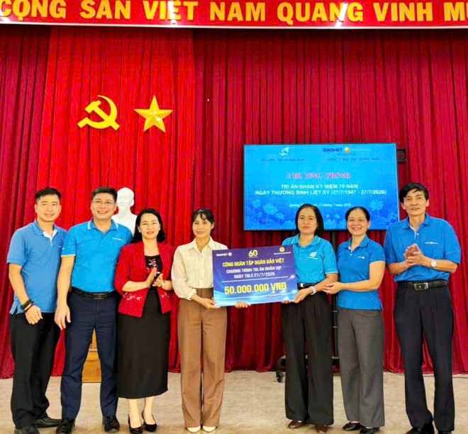 Hội LHPN tỉnh Quảng Ngãi phối hợp trao quà tri ân gia đình chính sách nhân kỷ niệm 79 năm Ngày Thương binh - Liệt sĩ - Ảnh 2.