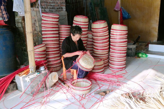Hà Nội: Phụ nữ Nam Phù đưa nghề truyền thống lên không gian số- Ảnh 2.