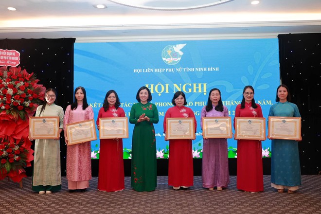Hội LHPN tỉnh Ninh Bình công nhận 21 hội viên danh dự- Ảnh 4.