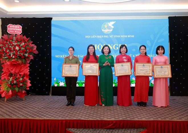 Hội LHPN tỉnh Ninh Bình công nhận 21 hội viên danh dự- Ảnh 3.