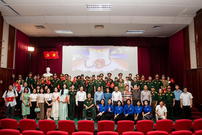 "Trên chiếc xe lăn": Thước phim tài liệu kết nối ký ức lịch sử với thế hệ trẻ- Ảnh 9.